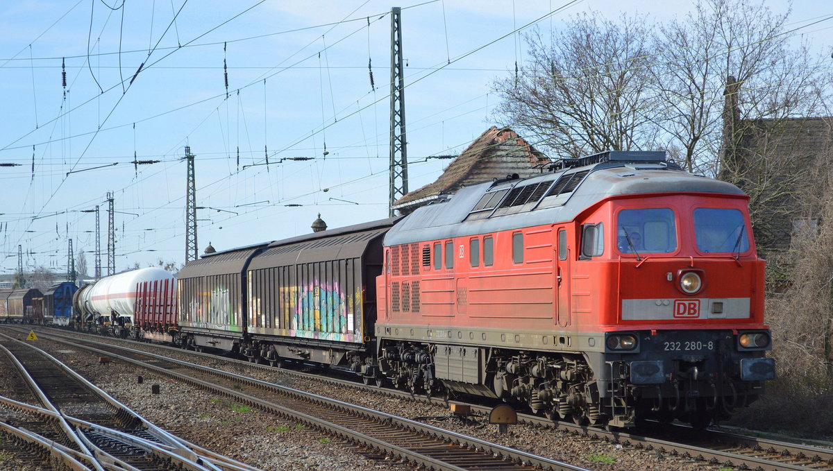 DB Cargo AG  mit  232 280-8  [NVR-Nummer: 92 80 1232 280-8 D-DB] und gemischtem Güterzug am 18.03.20 Bf. Magdeburg Neustadt.