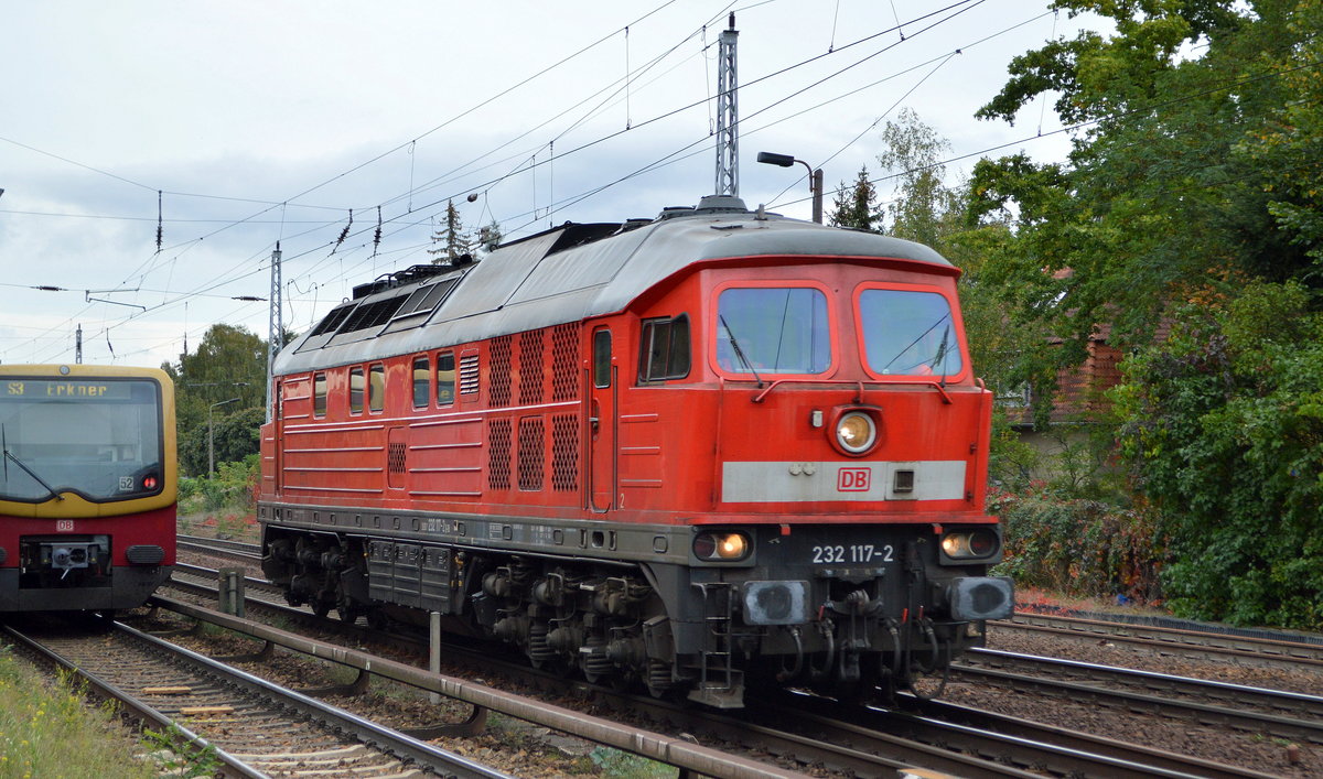DB Cargo AG mit  232 117-2  [NVR-Nummer: 92 80 1232 117-2 D-DB] am 05.10.20 Berlin Hirschgarten.