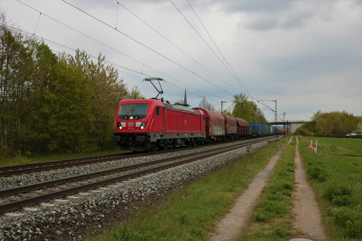 DB Cargo Bombardier Traxx 187 148-2 mit Mischer in Thüngersheim am 01.05.21