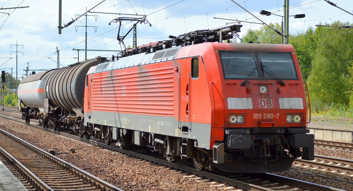 DB Cargo Deutschland AG mit  189 060-7  [NVR-Number: 91 80 6189 060-7 D-DB] und zwei Kesselwagen am 28.08.18 Bf. Flughafen Berlin-Schönefeld.