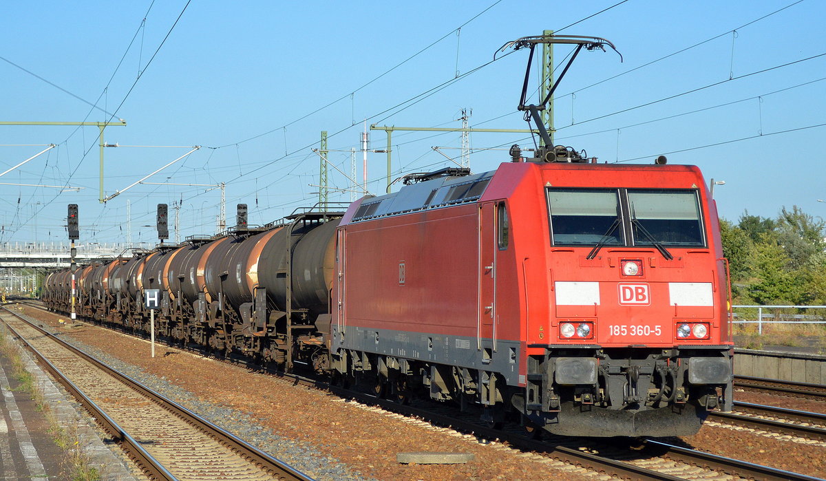 DB Cargo Deutschland AG mit  185 360-5  [NVR-Number: 91 80 6185 360-5 D-DB) und Kesselwagenzug (geschmolzenes Schwefel) am 27.09.18 Bf. Flughafen Berlin-Schönefeld.