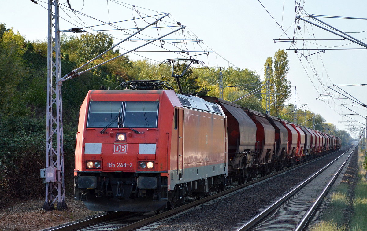 DB Cargo Deutschland AG mit  185 248-2  [NVR-Number: 91 80 6185 248-2 D-DB] und einem Ganzzug Gedeckter Schüttgutwagen mit schlagartiger Schwerkraft-Mittenentladung (Kalizug) am 19.09.18 Bf. Berlin-Hohenschönhausen.