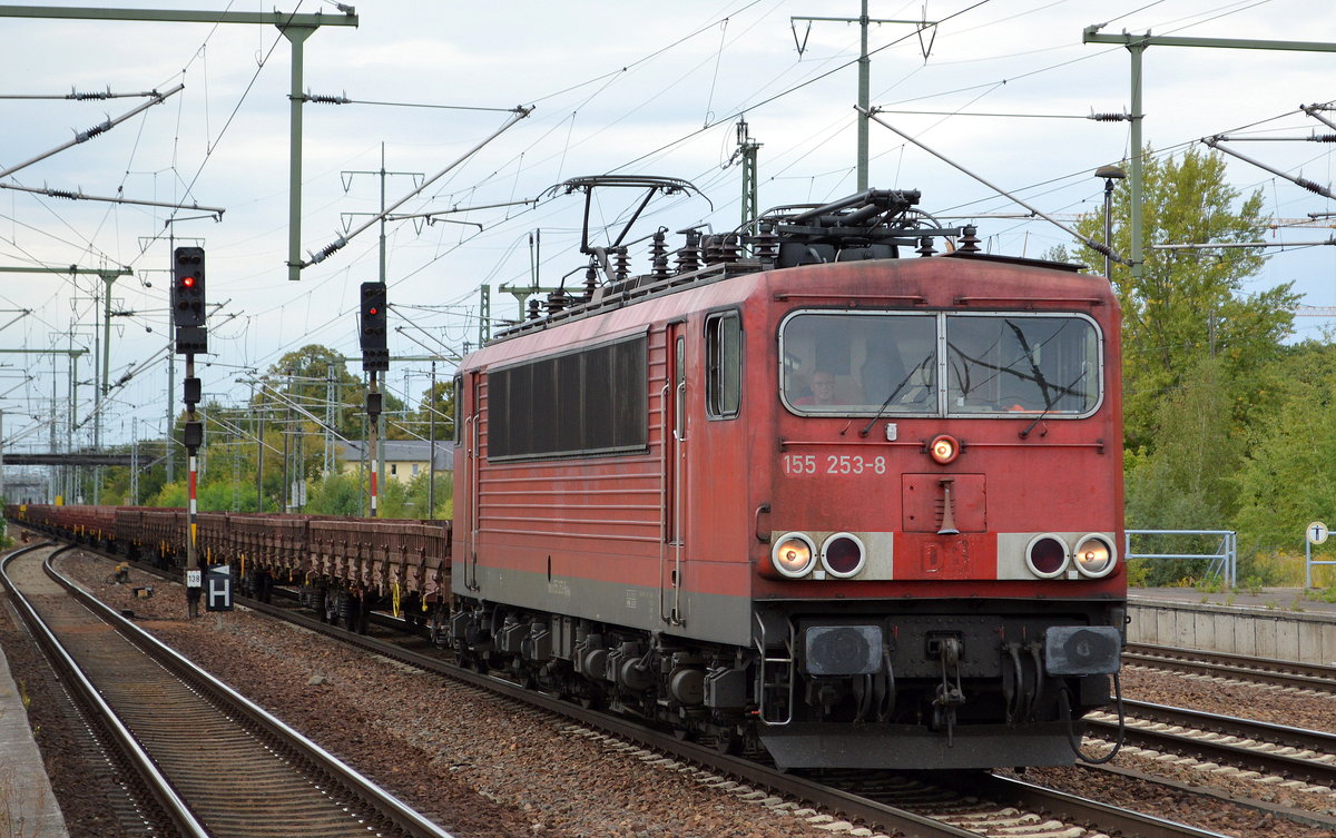 DB Cargo Deutschland AG mit Rpool 155 253-8 (9180 6 155 253-8 D-Rpool) mit Ganzzug Drehgestell-Flachwagen (leer) am 10.09.18 Bf. Flughafen Berlin-Schönefeld. 