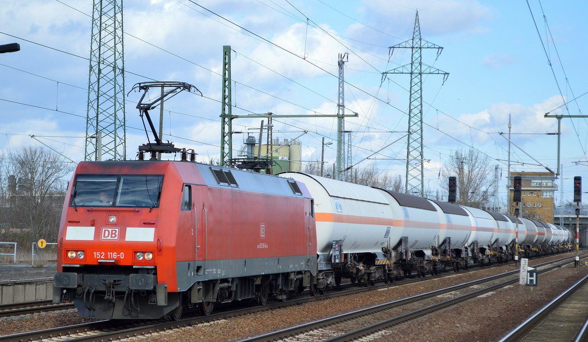 DB Cargo Deutschland AG mit  152 116-0  [NVR-Number: 91 80 6152 116-0 D-DB] und gemischtem Kesselwagenzug am 05.03.19 Bf. Flughafen Berlin-Schönefeld. 