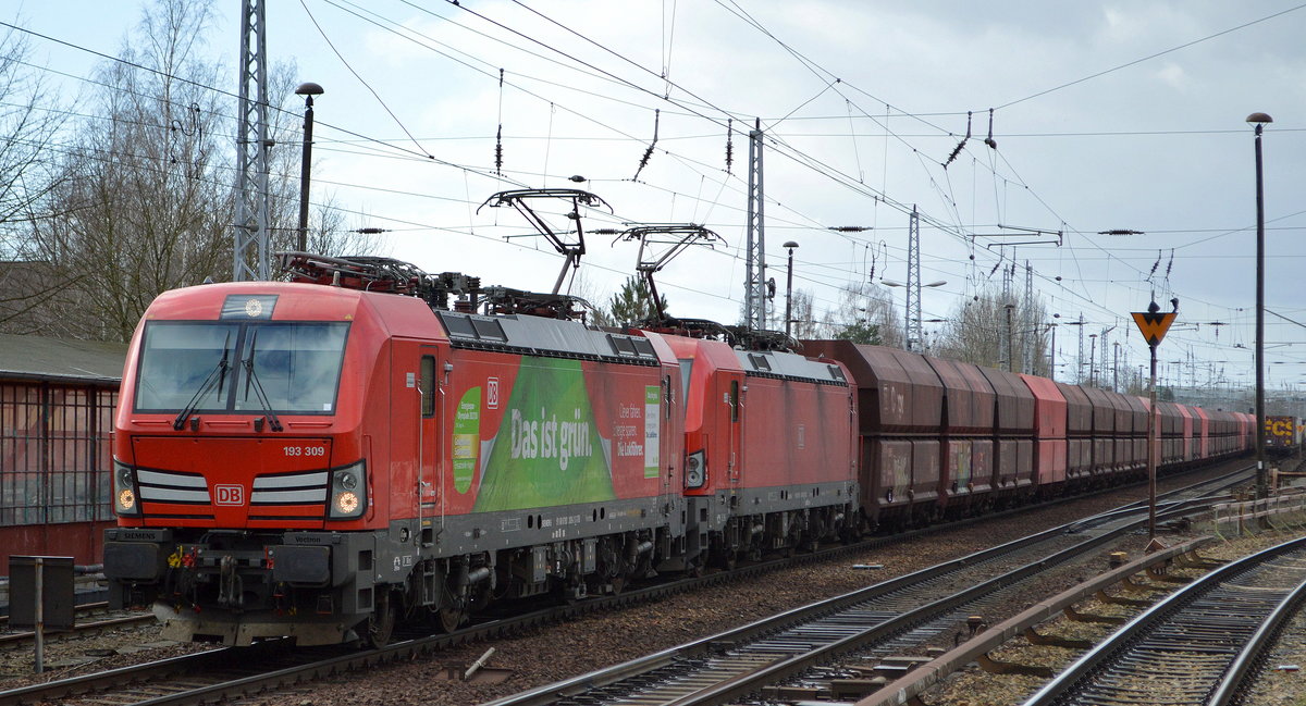 DB Cargo Deutschland AG mit Doppeltraktion  193 309  [NVR-Number: 91 80 6193 309-2 D-DB] +   193 334  [NVR-Number: 91 80 6193 334-0 D-DB] mit Erzzug nach Ziltendorf am 08.03.19 Berlin-Hirschgarten.