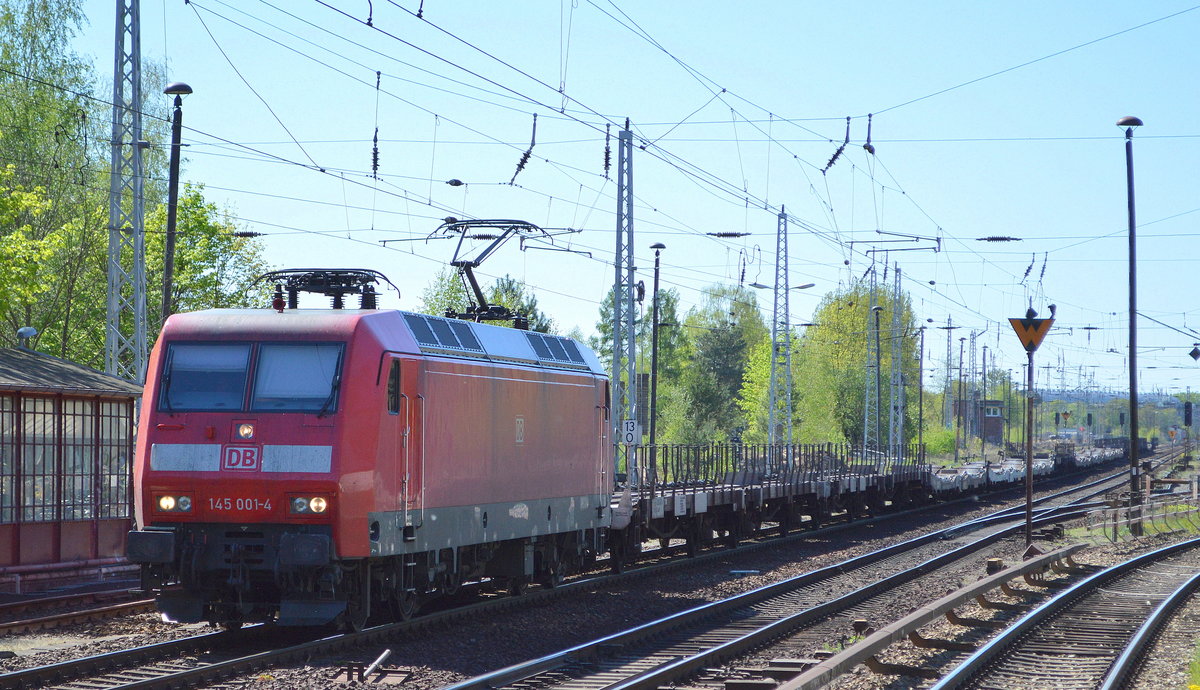 DB Cargo Deutschland AG mit  145 001-4  [NVR-Number: 91 80 6145 001-4 D-DB] und leeren PKW-Transportwagen Richtung Frankfurt/oder am 25.04.19 Berlin-Hirschgarten.