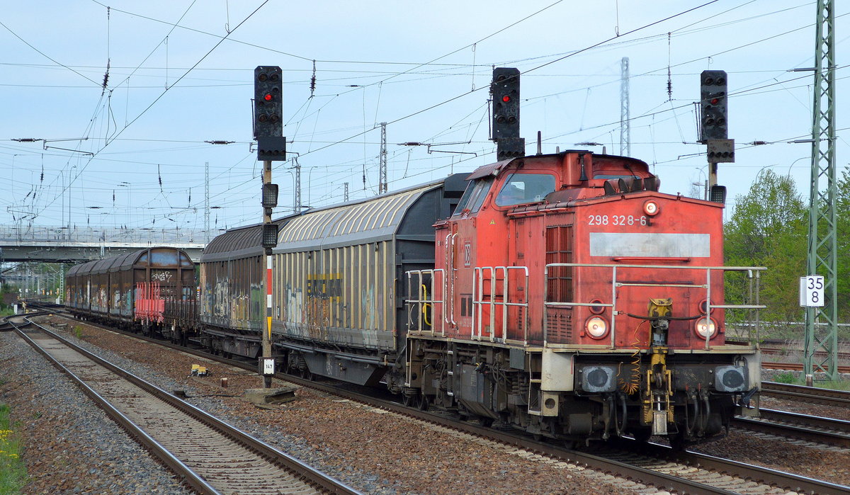 DB Cargo Deutschland AG mit  298 328-6  [NVR-Nummer: 98 80 3298 328-6 D-DB] und gemischtem Übergabe-Güterzug Richtung Seddin am 30.04.19 Bf. Flughafen Berlin-Schönefeld.