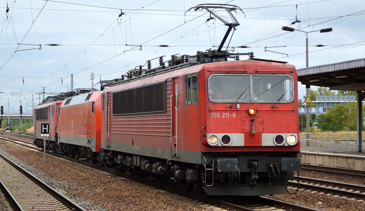 DB Cargo Lokzug mit 155 211-6 (9180 6 155 211-6 D-Rpool) mit 152 139-2 [NVR-Number: 91 80 6152 139-2 D-DB] + 155 180-3 (9180 6 155 180-3 D-Rpool) am Haken am 13.09.18 Durchfahrt Bf. Flughafen Berlin-Schönefeld.