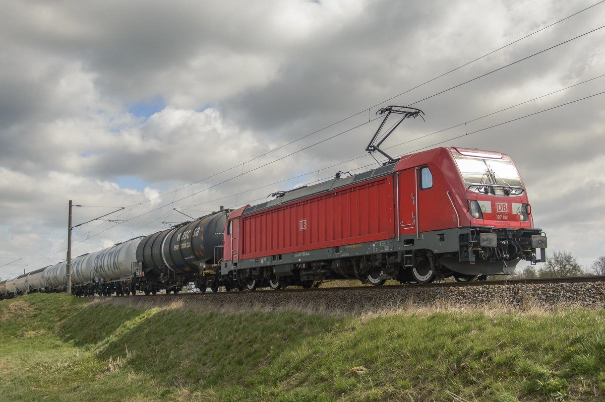 DB Cargo mit  187.190  mit Kesselwagenzug am 23/04/2021
Schönermark/Passow