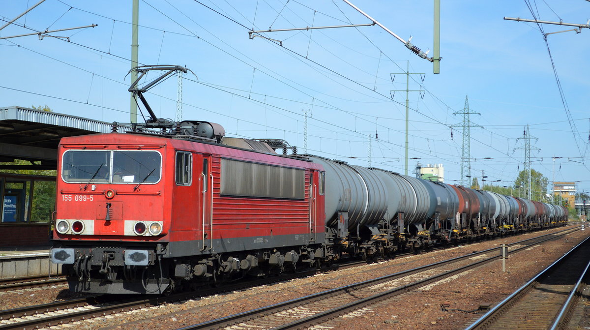 DB Cargo mit Rpool 155 099-5 (9180 6 155 099-5 D-Rpool) und Kesselwagenzug am 17.09.18 Bf. Flughafen Berlin-Schönefeld.