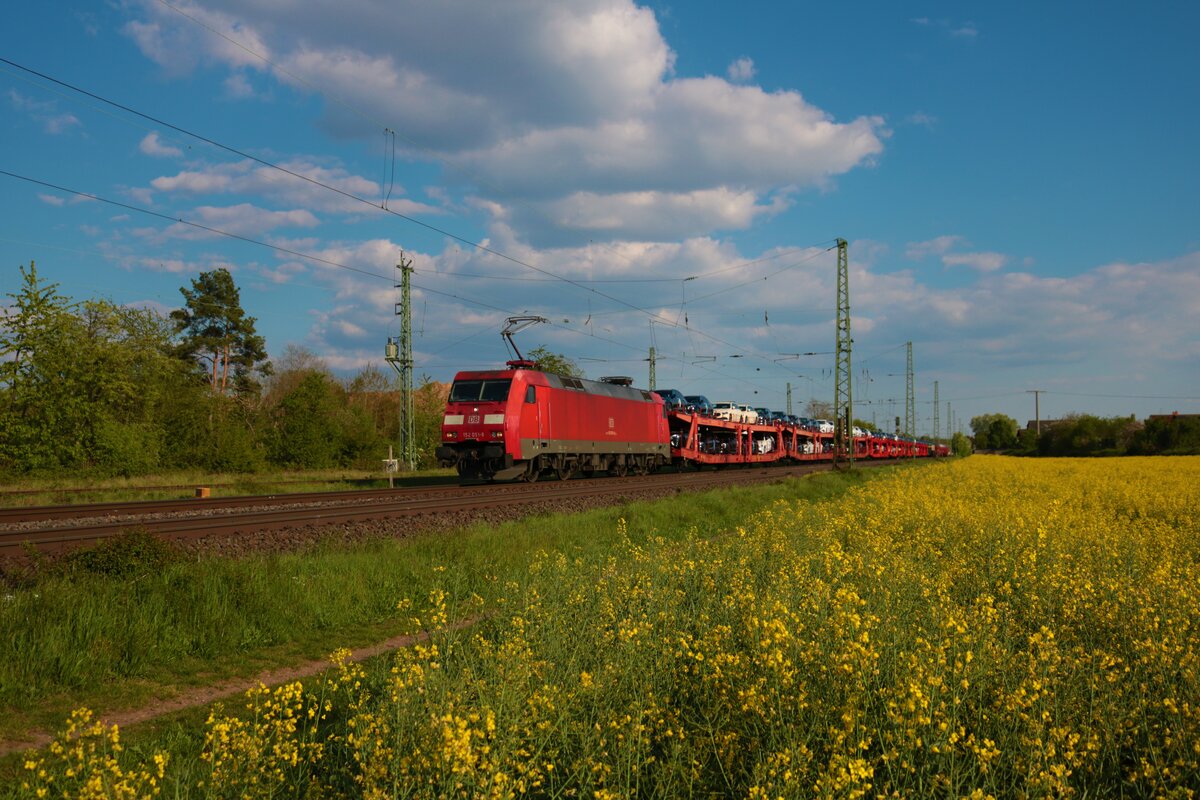 DB Cargo Siemens 152 051-9 mit Autozug in Dettingen am Main am 28.05.22