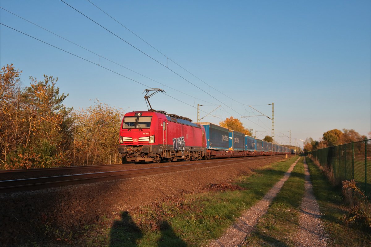 DB Cargo Siemens Vectron 193 359-7 mit KLV Zug in Babenhausen am 31.10.20