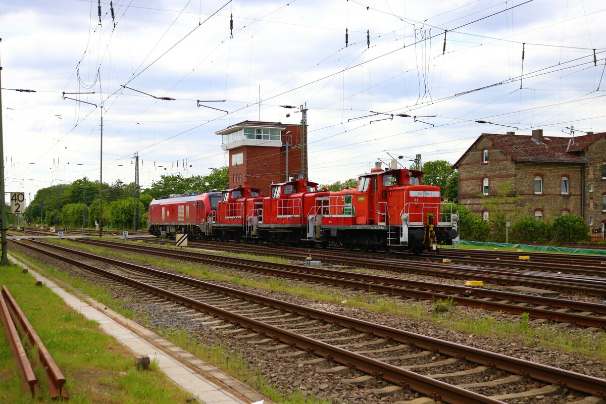 DB Cargo Stadler Eurodual 159 242-7 mit 362 582-9, 363 149-6 und 362 391-5 in Darmstadt am 19.05.23