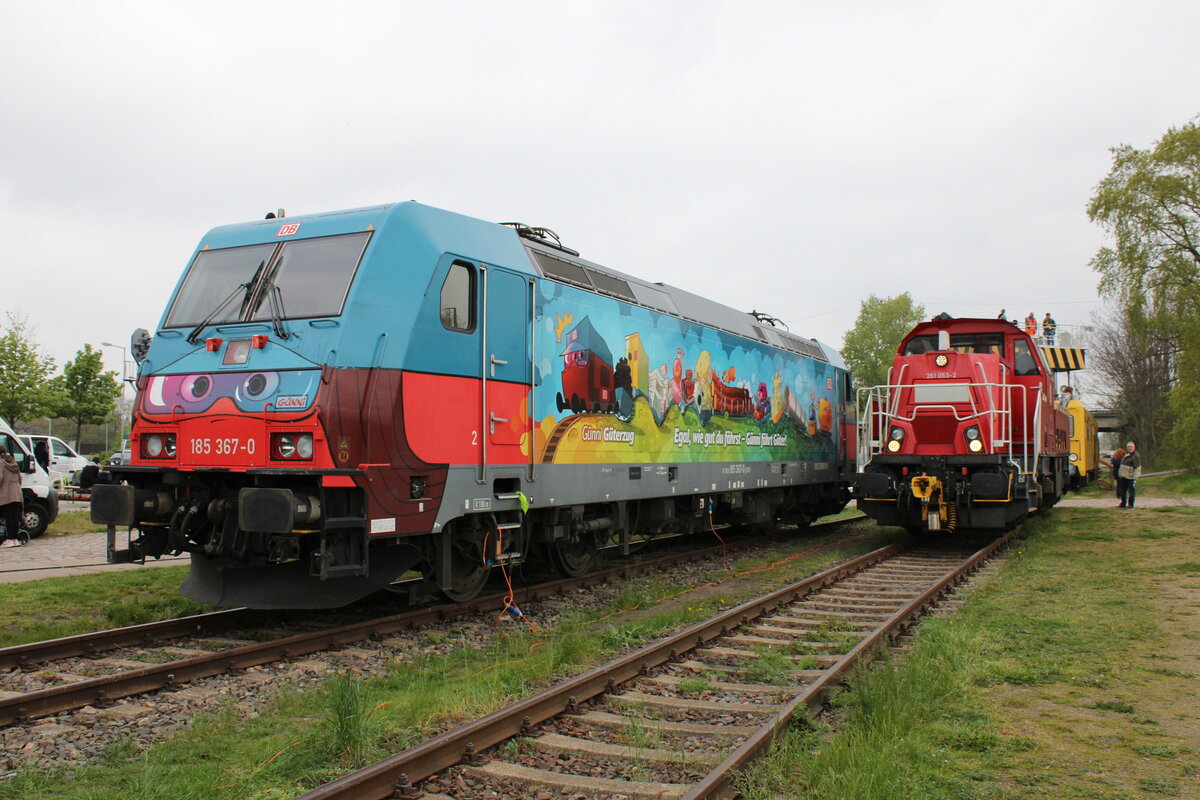 DB Cargo war am 06.05.2023 beim Familienfest der Magdeburger Eisenbahnfreunde im Wissenschaftshafen Magdeburg auch mit  Günni  185 367-0 und der DB 261 063-2 vertreten.