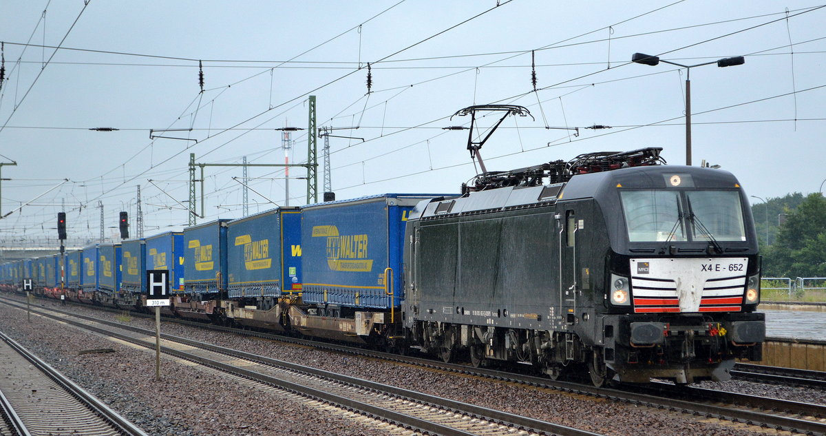 DB Cargo/Mercitalia Rail S.r.l., Roma [I] mit der MRCE Vectron  X4 E - 652 [NVR-Nummer: 91 80 6193 652-5 D-DISPO] nd dem Taschenwagenzug aus Rostock Richtung Verona am 15.07.20 Bf. Flughafen Berlin Schönefeld.