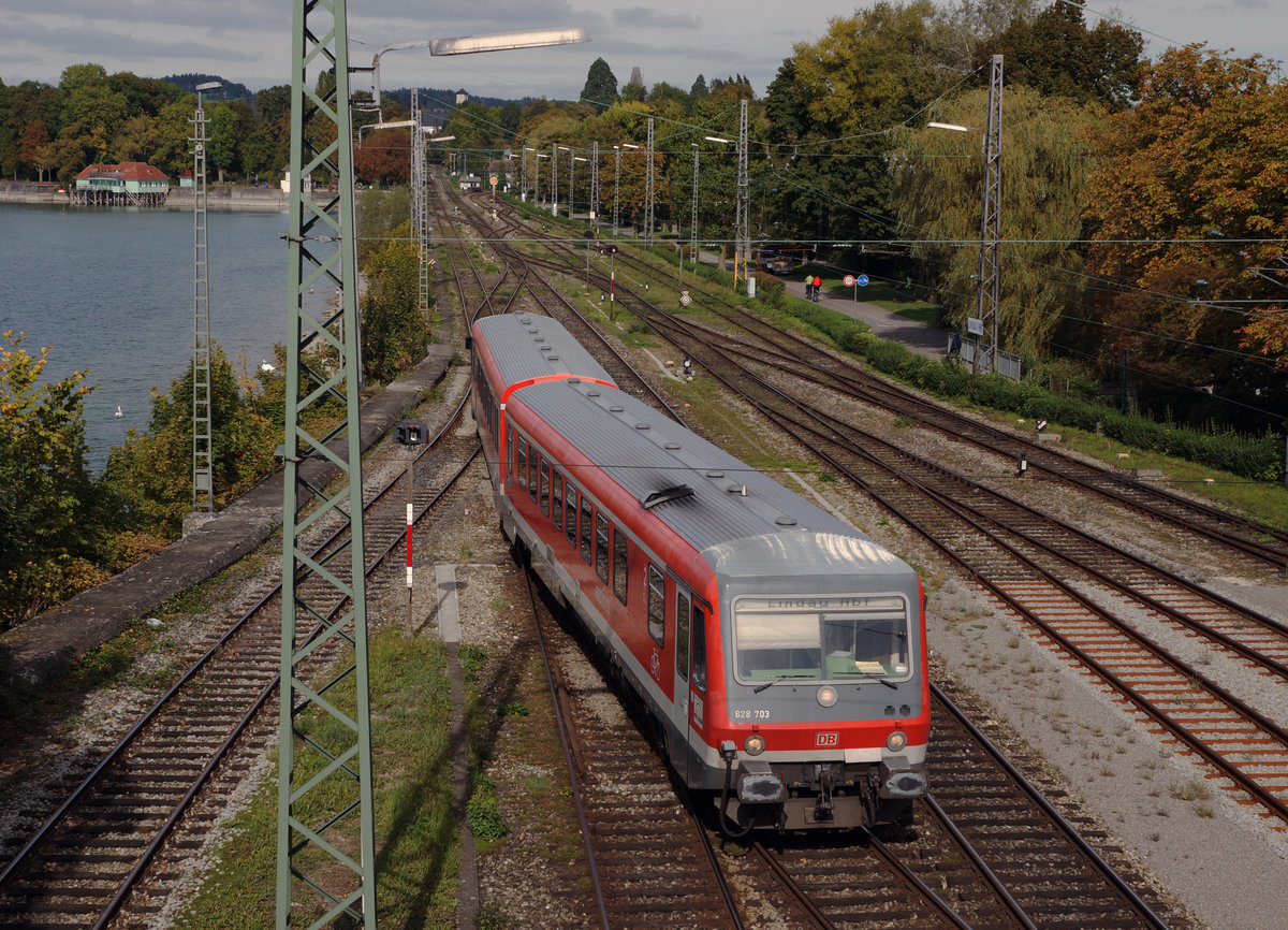 DB: Der 628 703 kurz vor dem Endbahnhof Lindau am 6. Oktober 2016.
Foto: Walter Ruetsch
