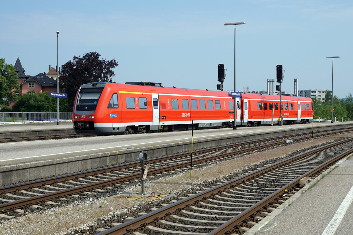 DB: Dieselbetrieb im Allgäu.
Die BR 612 von REGIO DB.
612 123 bei der Einfahrt Kempten (Allgäu) Hbf am 2. Juni 2017.
Foto: Walter Ruetsch