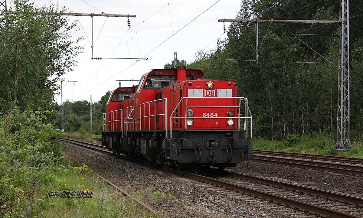 DB Doppelpärchen mit  holländischer Loknummer . Es führt 6464 bei der Fahrt am 
11.8.2014 um 15.36 Uhr durch Westerkappeln - Velpe in Richtung Osnabrück.

Vielleicht kann jemand etwas ergänzend zu der Lok Nummer sagen. Diese sind ja  aus meiner Sicht alte, ehemalige Loknummern der NS.