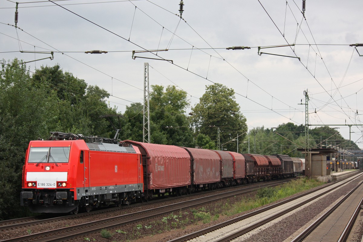 DB E 186 324 am 8.8.13 mit einem gemischten Güterzug nach Seelze in Dedensen-Gümmer.