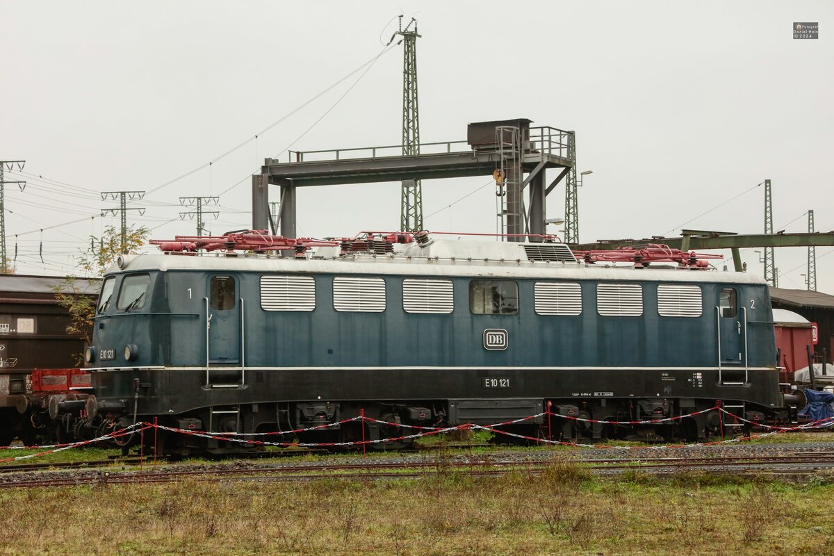 DB E10 121 im DB Museum Koblenz, November 2024.