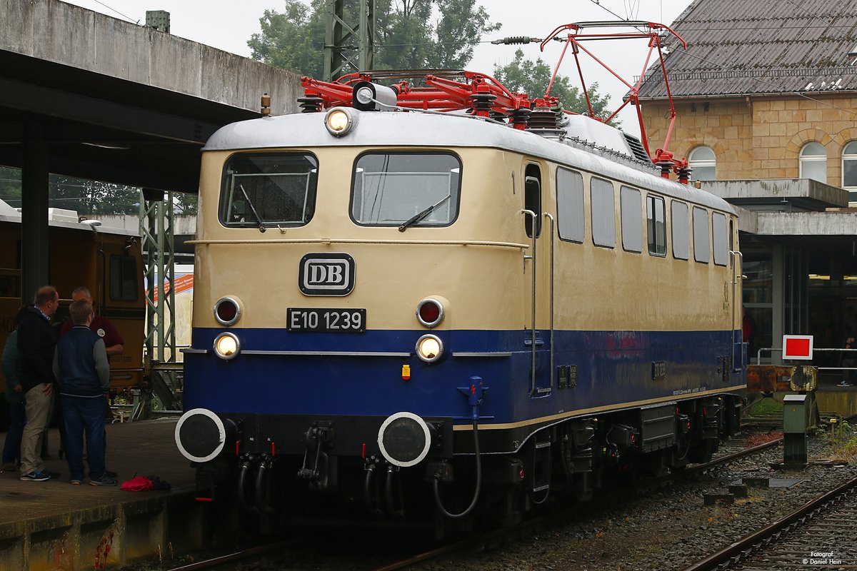 DB E10 1239 in Altenbeken, Juli 2017.