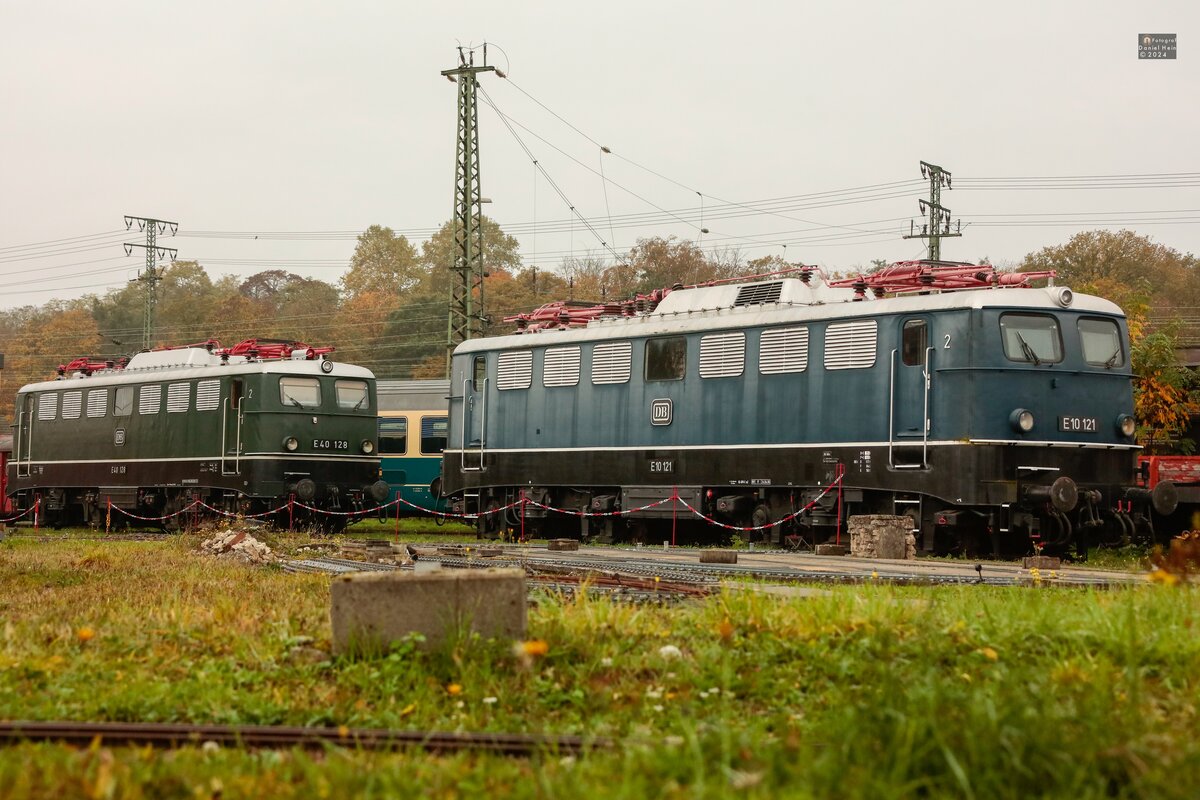DB E40 128 & DB E10 121 im DB Museum Koblenz, November 2024.