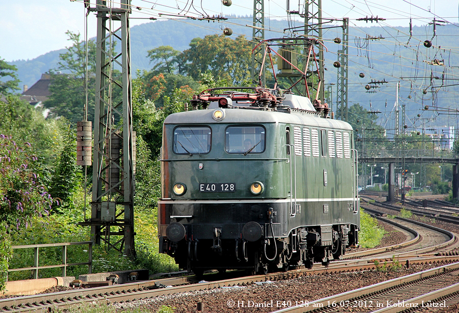 DB E40 128 in Koblenz L�tzel, Juli 2012.