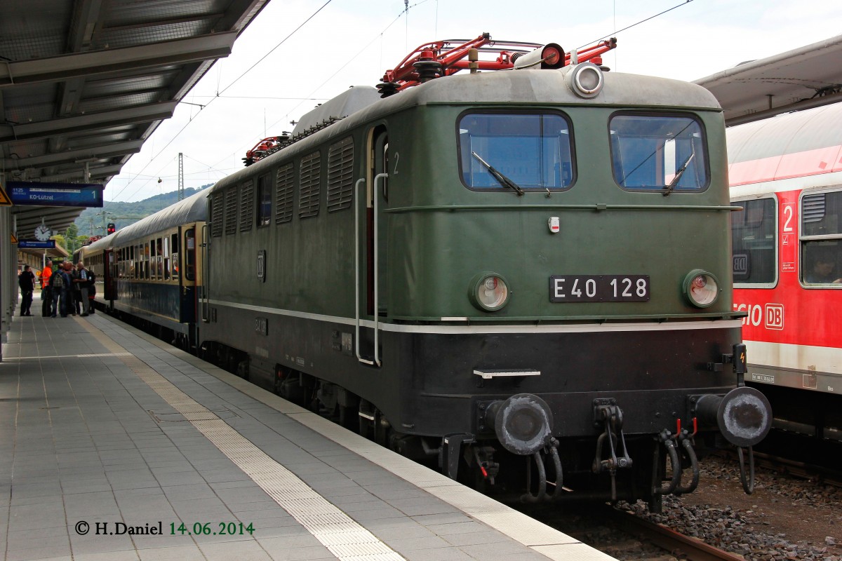 DB E40 128 mit Pendelzug in Koblenz Hbf, am 14.06.2014.