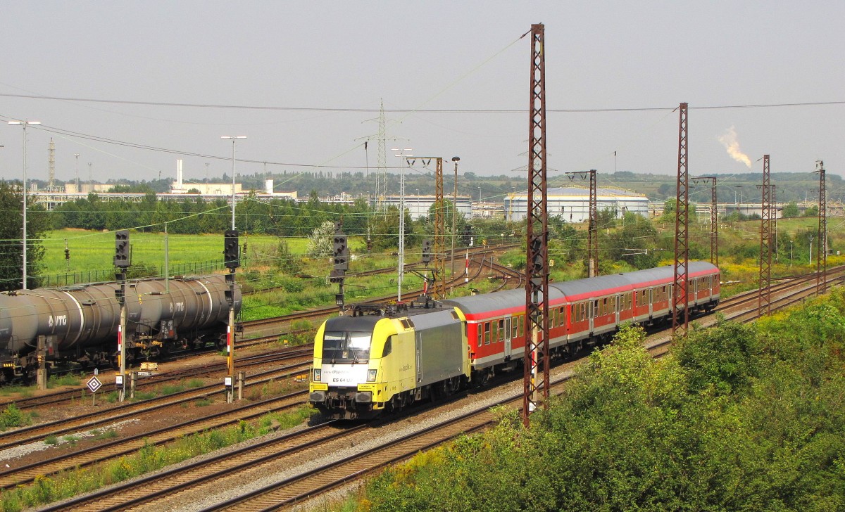 DB ES 64 U2-013 mit der RB 16316 von Halle (S) Hbf nach Eisenach, am 26.08.2011 in Grokorbetha.