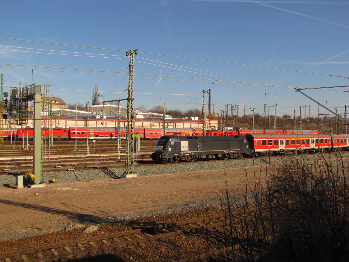 DB ES 64 U2-013 mit der RB 16310 von Halle (S) Hbf nach Eisenach, am 08.03.2015 am DB Werk Erfurt.