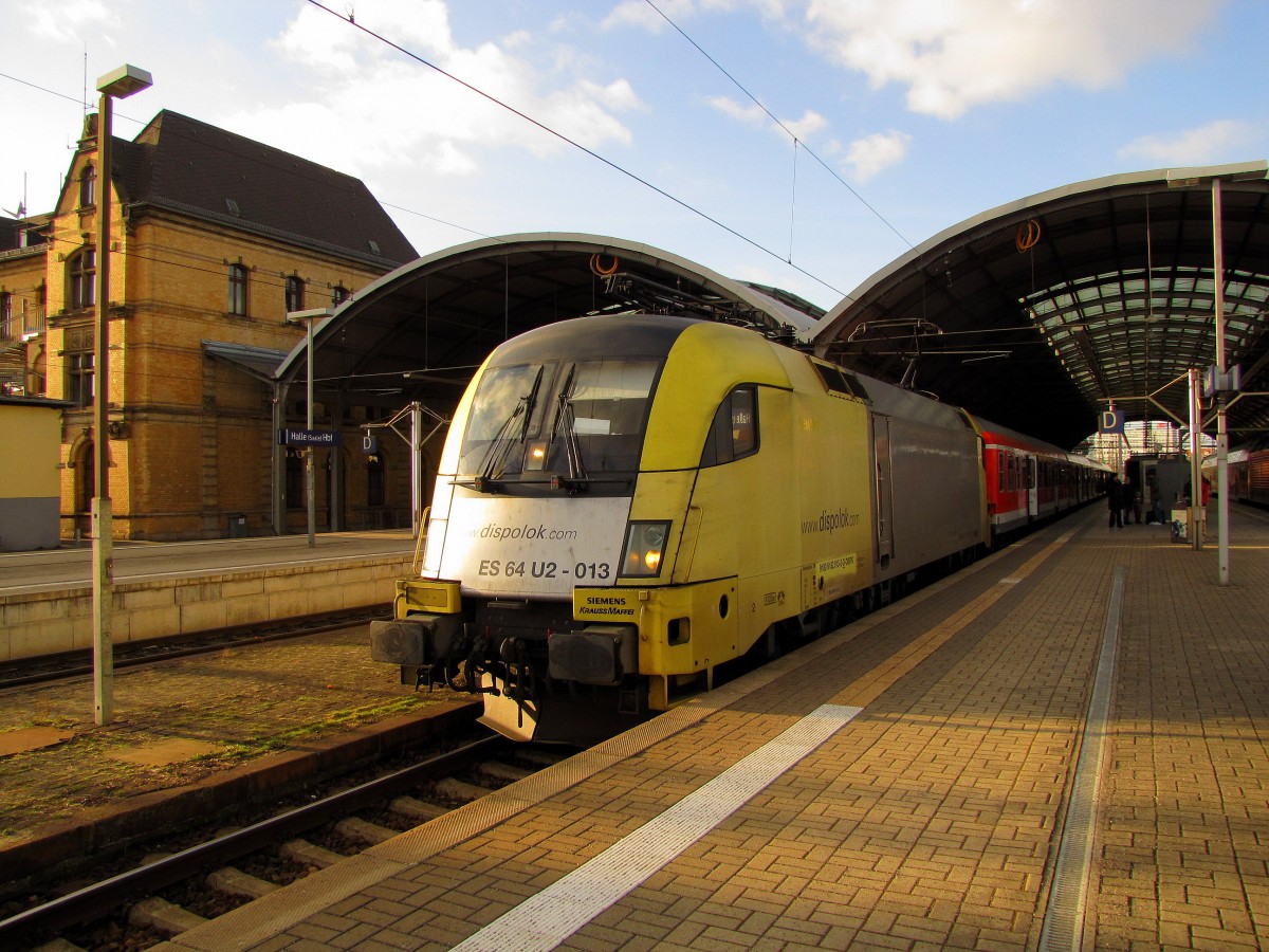 DB ES 64 U2-013 mit der RB 16326 nach Eisenach, am 20.02.2013 in Halle (S) Hbf.