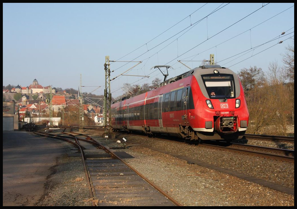 DB ET 442605 fährt hier am 23.2.2018 in Kronach nach Sonneberg ab.