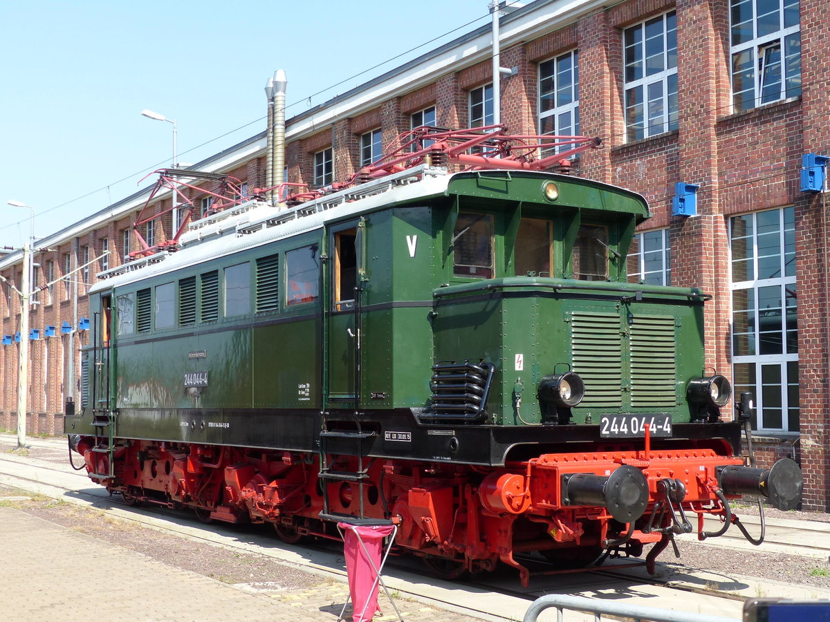 DB Fahrzeuginstandhaltung 244 044-4 war am 31.08.2019 beim Tag der offenen Tür im DB Werk Dessau für Führerstandsmitfahrten unterwegs.