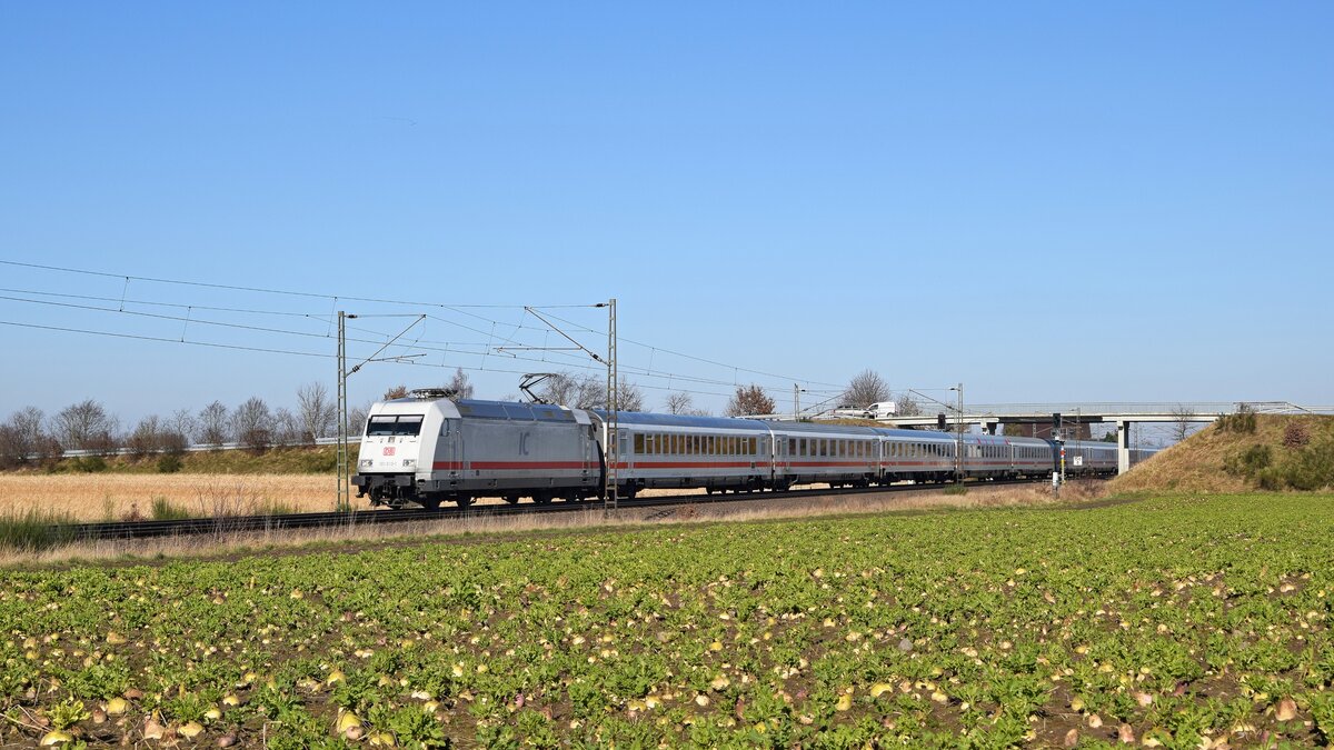 DB Fernverkehr 101 013  50 Jahre Intercity  mit IC 2217 Greifswald - Stuttgart Hbf (Marl, NI, 28.02.2022).