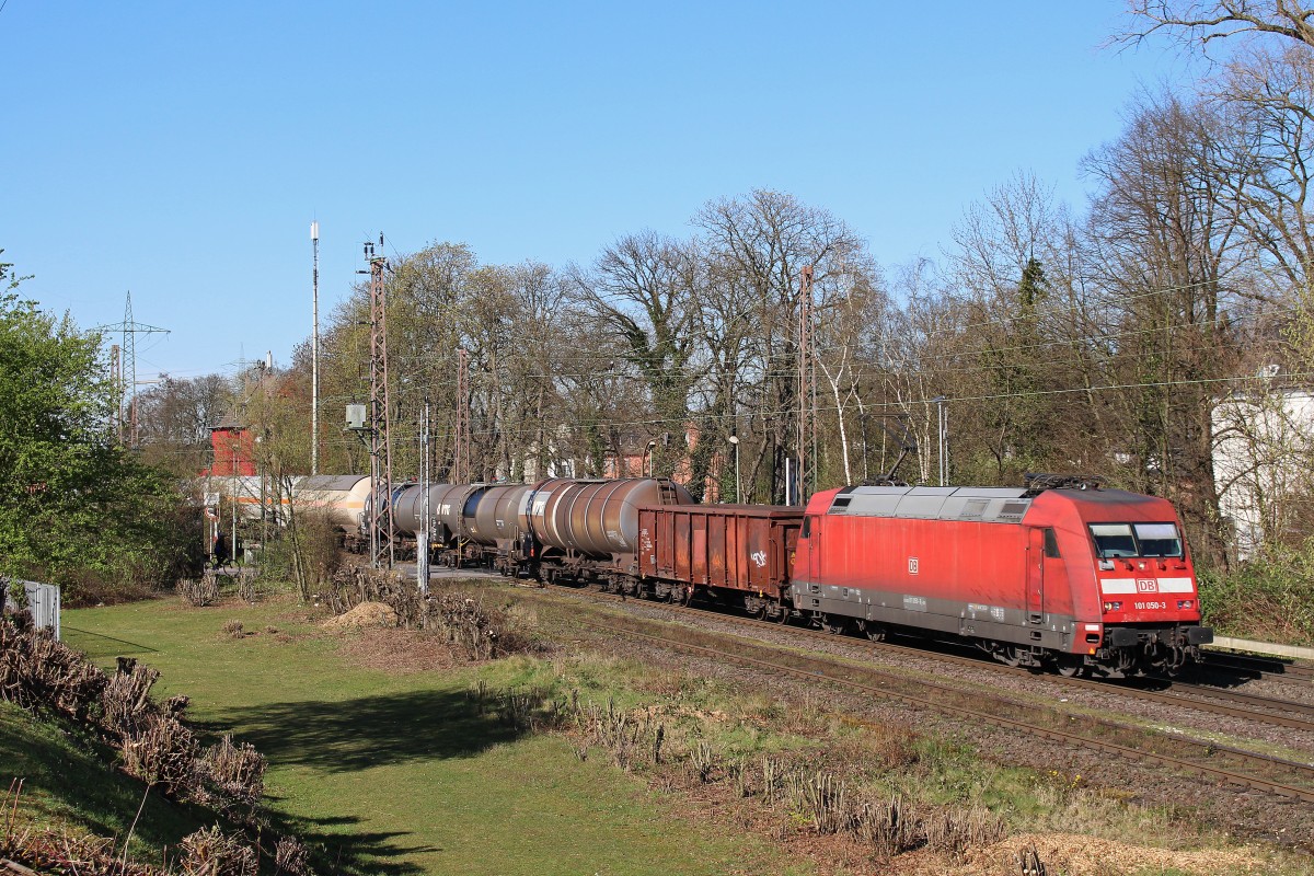 DB Fernverkehr 101 050 am 20.3.14 mit dem EZ51226 von Seelze nach Gremberg in Ratingen-Lintorf.