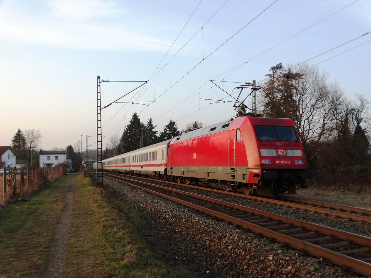 DB Fernverkehr 101 074-3 mit IC am 08.02.17 bei Hanau West