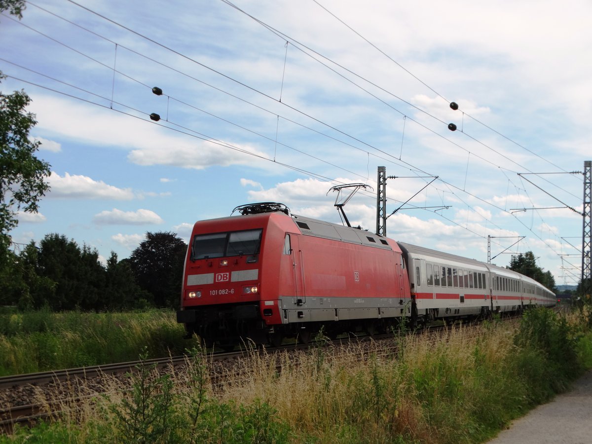 DB Fernverkehr 101 082-6 mit IC bei Walluf am 29.06.16