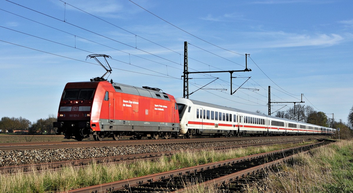 DB Fernverkehr 101 121 befindet sich mit IC 2312 am 20.04.15 in Diepholz (Abzweig Fliegerhorst) auf der Fahrt von Stuttgart Hbf nach HH-Altona.