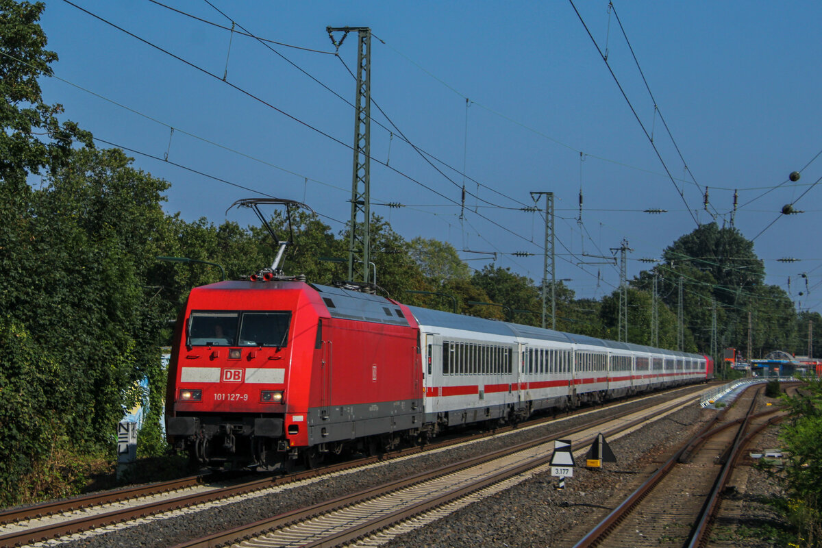 DB Fernverkehr 101 127 mit 101 098 im Sandwich, 5. September 2021, Düsseldorf Oberbilk