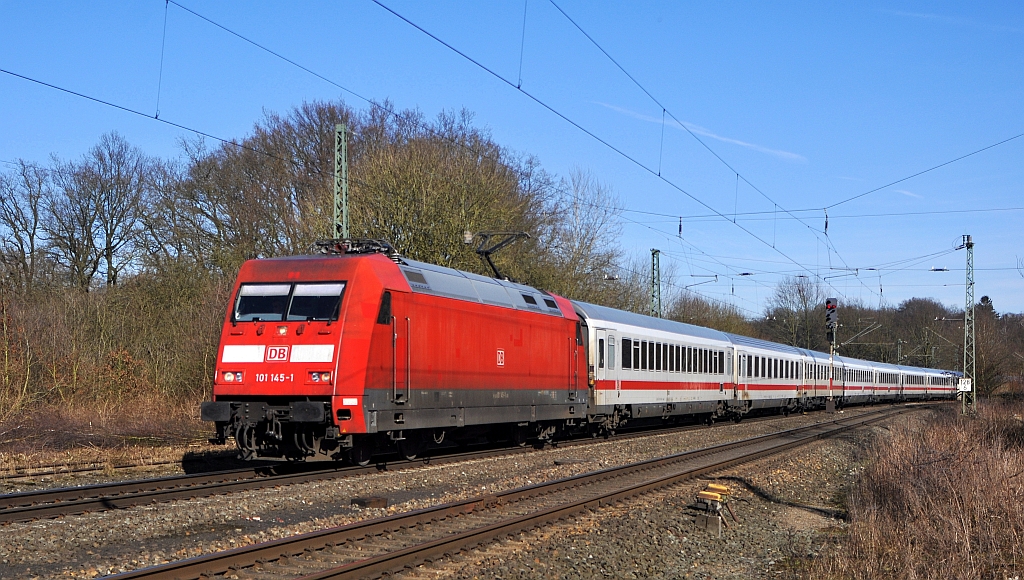 DB Fernverkehr 101 145 passiert mit IC 2229 Kiel Hbf - Passau Hbf am 08.03.15 den ehemaligen Bahnhof Vehrte und wird in kürze in Osnabrück den nächsten Halt einlegen.
