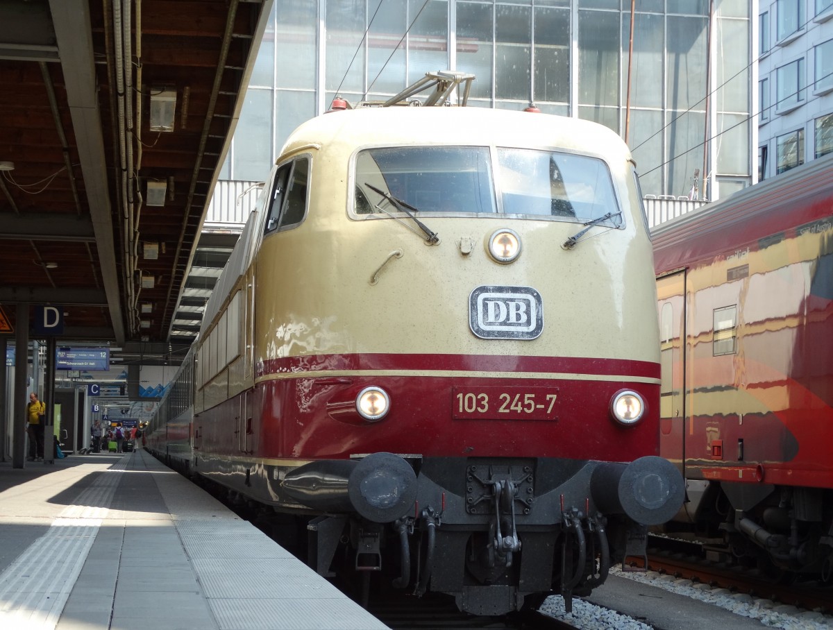 DB Fernverkehr 103 245-7 am 08.08.15 in München Hbf 