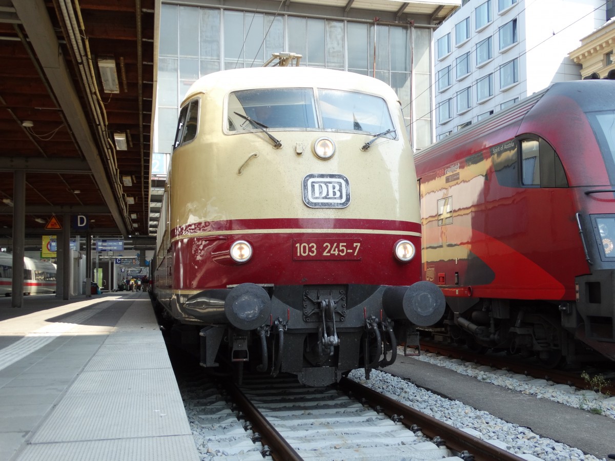 DB Fernverkehr 103 245-7 am 08.08.15 in München Hbf Downside