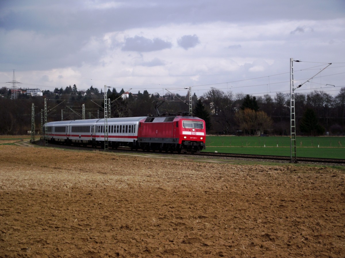 DB Fernverkehr 120 120-1 mit IC am 27.02.14 bei Walluf