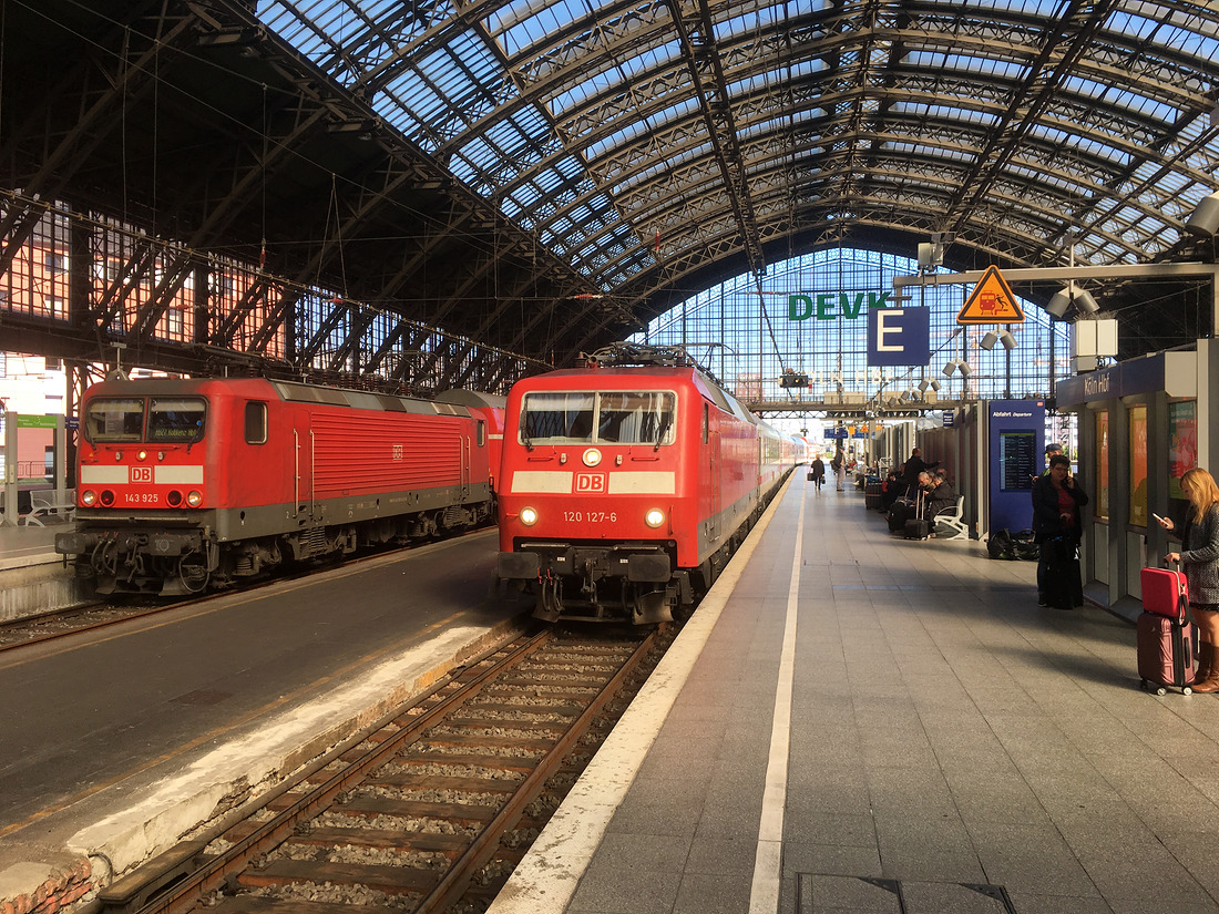 DB Fernverkehr 120 127 und DB Regio 143 925 // Köln Hbf // 16.05.2019