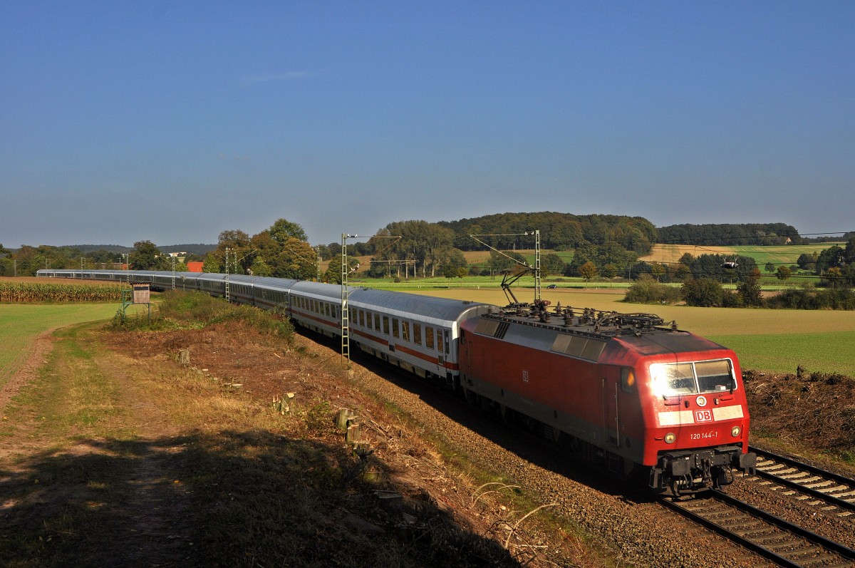 DB Fernverkehr 120 144 mit IC 2311 Westerland (Sylt) - Stuttgart Hbf (Vehrte, 04.10.14).