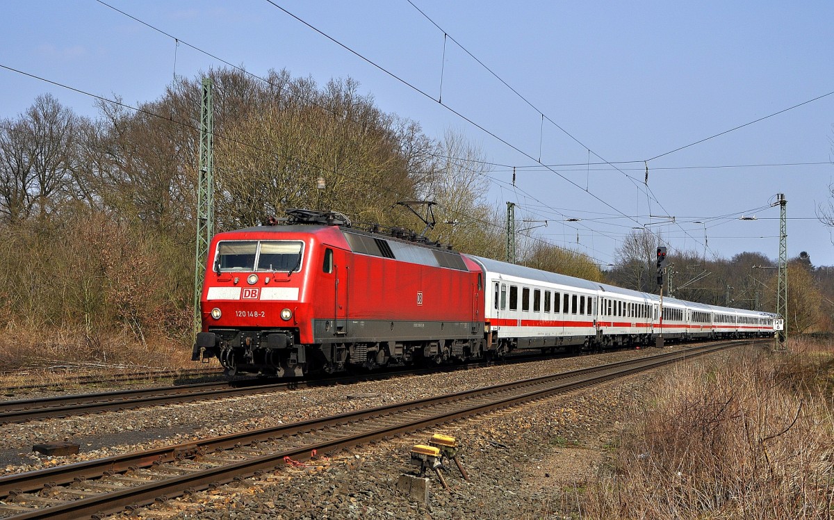DB Fernverkehr 120 148 mit IC 2403 Hamburg-Altona - Köln Hbf (Vehrte, 10.04.15). 