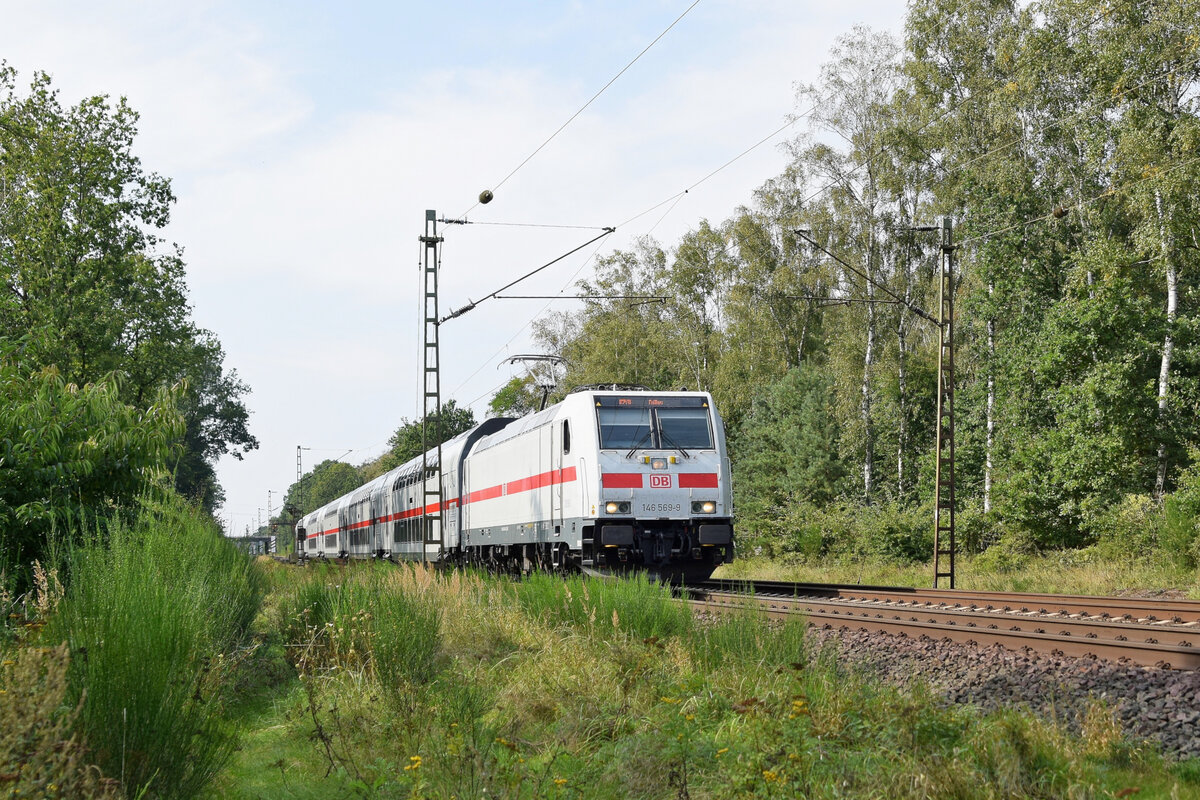 DB Fernverkehr 146 569 mit IC (2) 2431 Emden Hbf - Cottbus Hbf (Nienburg/Weser, 14.09.2021).