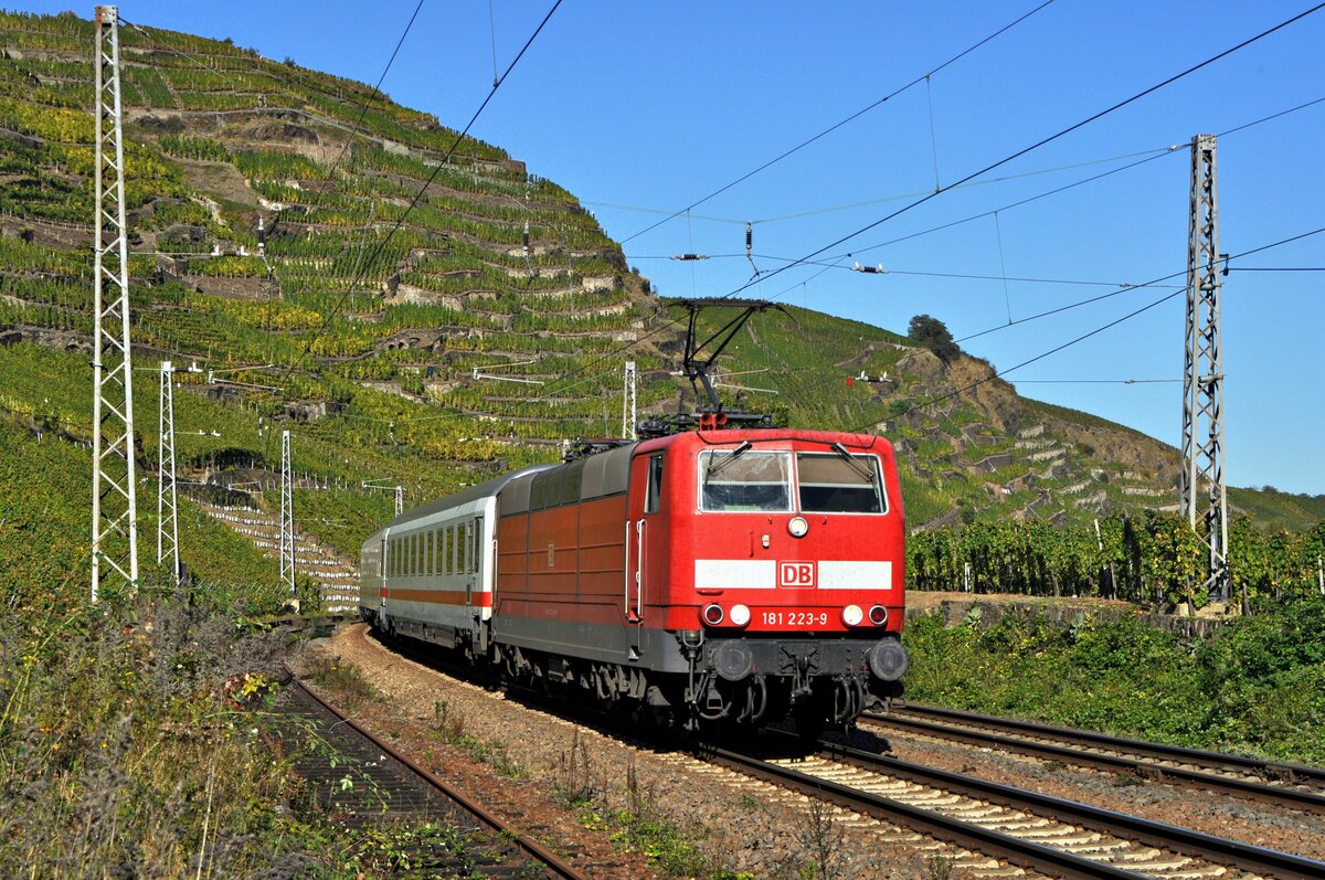 DB Fernverkehr 181 223 mit IC 134 Norddeich Mole - Luxemburg (Winningen [Mosel], 01.10.2011).