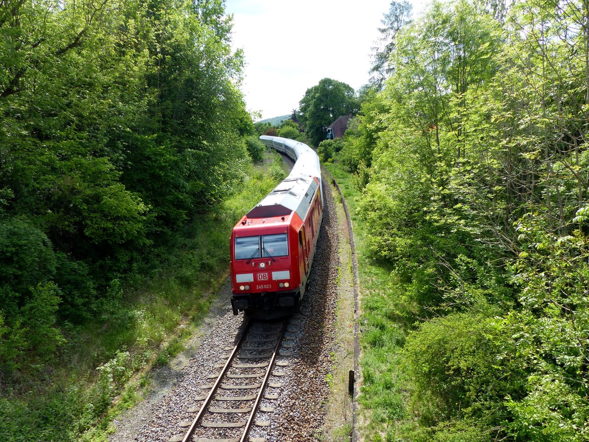 DB Fernverkehr 245 023-0 TRAXX DE ME (9280 1245 023-0 D-DB) mit dem IC aus Köln in Gera Thieschitz am 27.5.2020