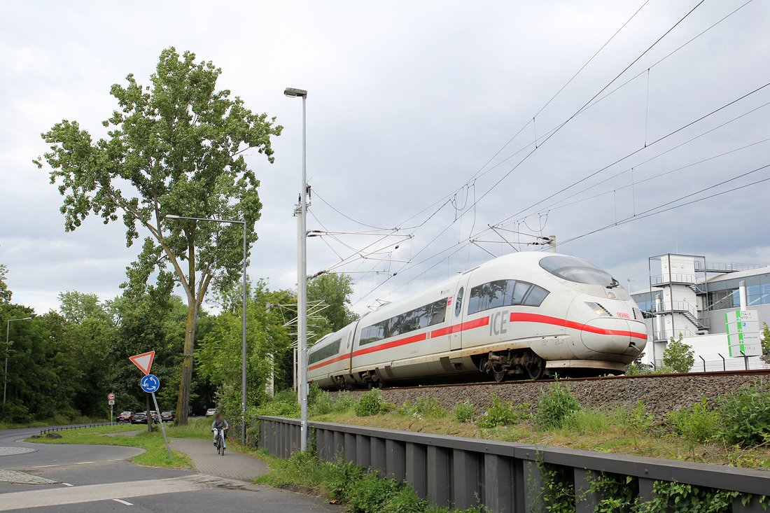 DB Fernverkehr 403 019  Duisburg  + 403 037  Stuttgart  // Köln-Deutz // 5. Juni 2014